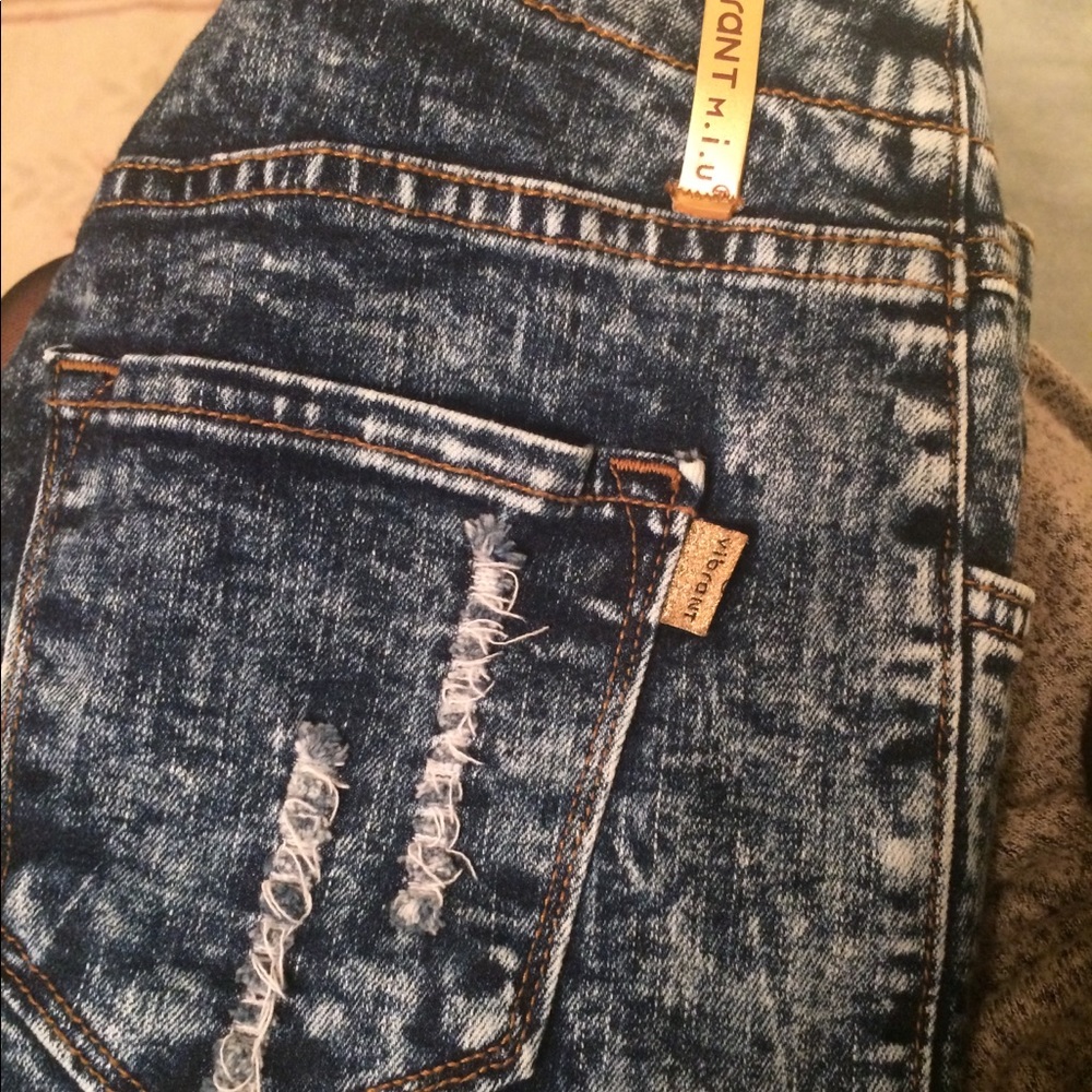 M.i.U Distressed Shorts - Picture 5 of 7